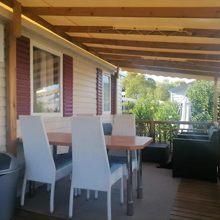 Mobil-home 2 4 Etoiles Kamp alanı Fréjus