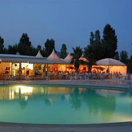 Mobil-home 2 4 Etoiles Kamp alanı